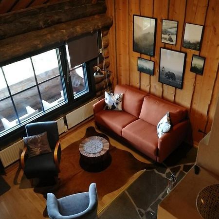 Chill Cave - Logwood Cottage ルカ エクステリア 写真