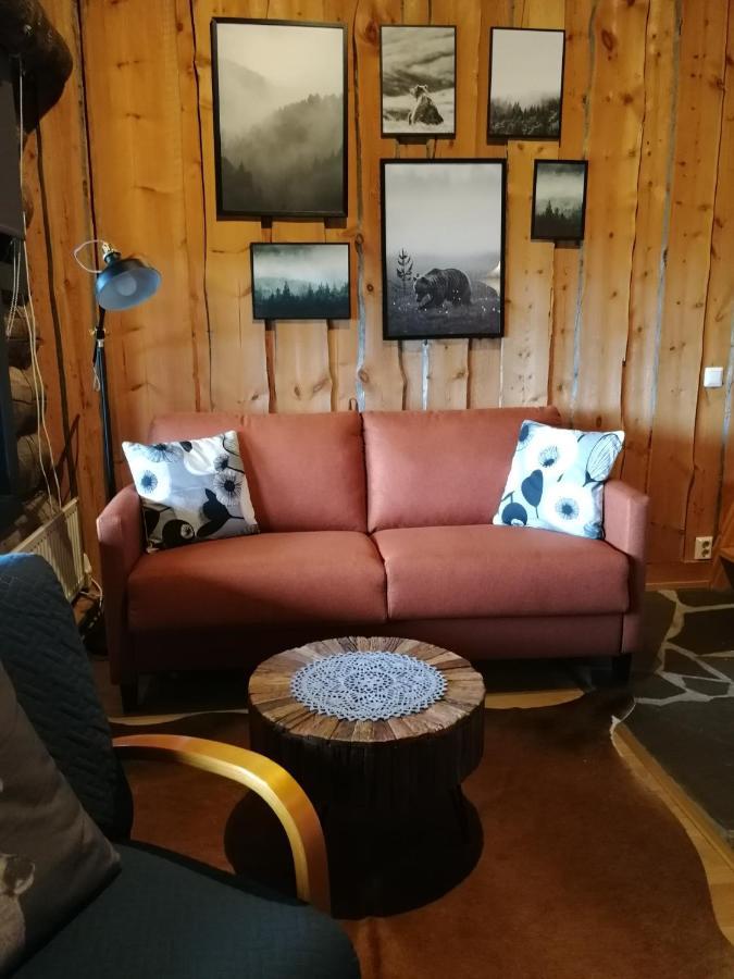 Chill Cave - Logwood Cottage ルカ エクステリア 写真