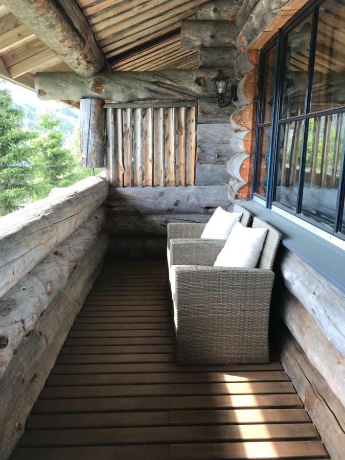 Chill Cave - Logwood Cottage ルカ エクステリア 写真